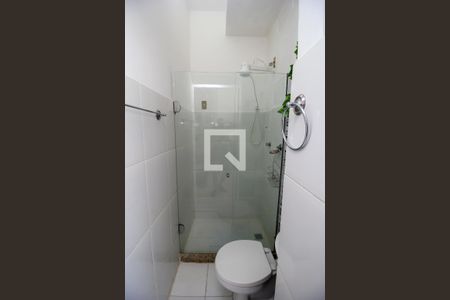 Banheiro de kitnet/studio para alugar com 1 quarto, 27m² em Centro, Rio de Janeiro
