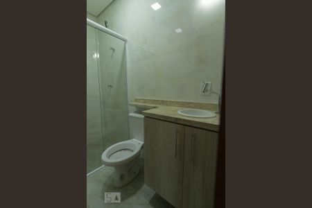 Banheiro de casa para alugar com 2 quartos, 80m² em Vila Portugal, São Paulo