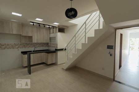 Detalhe Sala de casa para alugar com 2 quartos, 80m² em Vila Portugal, São Paulo