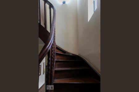 Casa à venda com 170m², 4 quartos e 1 vagaEscada