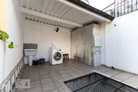 Casa à venda com 170m², 4 quartos e 1 vagaÁrea de Serviço