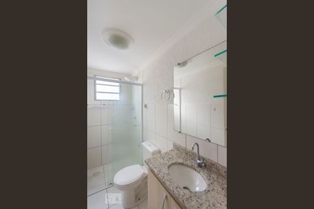 Banheiro de apartamento à venda com 2 quartos, 50m² em Jardim Márcia, Campinas