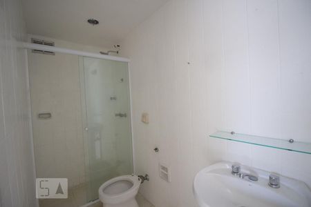 Banheiro de apartamento à venda com 2 quartos, 54m² em Barra da Tijuca, Rio de Janeiro