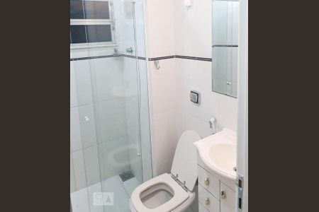 Banheiro de apartamento para alugar com 1 quarto, 50m² em Taquara, Rio de Janeiro