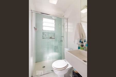 banheiro de apartamento para alugar com 3 quartos, 60m² em Paraisópolis, São Paulo
