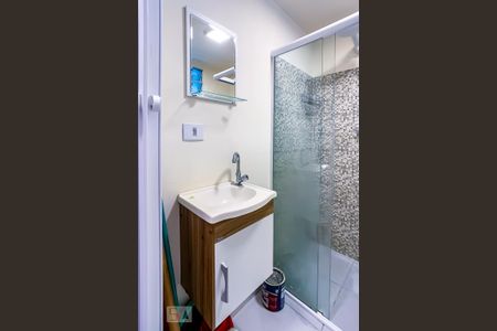 Banheiro de kitnet/studio para alugar com 1 quarto, 28m² em Centro, Guarulhos