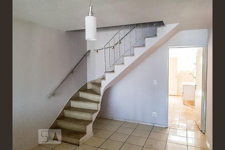 Sala de casa para alugar com 2 quartos, 100m² em Vila Carrão, São Paulo