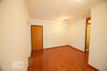 Sala de apartamento para alugar com 3 quartos, 75m² em Vila Gomes, São Paulo