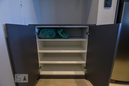 Apartamento para alugar com 50m², 1 quarto e 1 vaga Apartamento para alugar com 50m², 1 quarto e 1 vagaCozinha - Armários