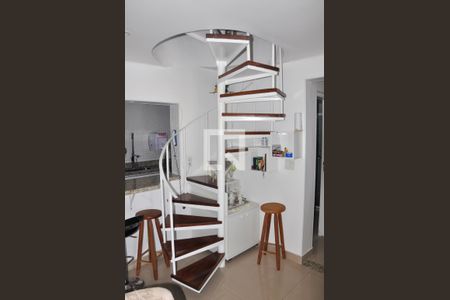 Apartamento à venda com 117m², 3 quartos e 2 vagasEscada - Quarto 03