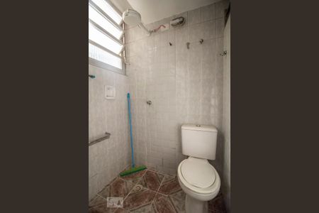 Banheiro de kitnet/studio para alugar com 1 quarto, 35m² em Água Branca, São Paulo