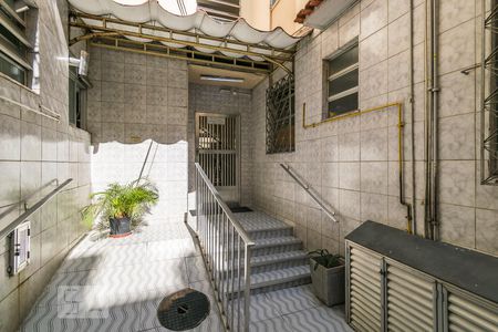 Apartamento para alugar com 50m², 2 quartos e 1 vagaFachada da portaria do bloco