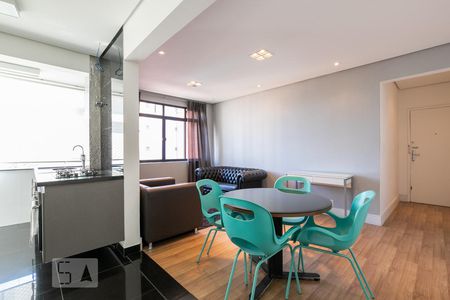 Sala de apartamento para alugar com 1 quarto, 56m² em Vila Nova Conceição, São Paulo