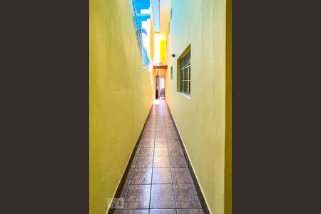 Casa à venda com 167m², 3 quartos e 2 vagas Casa à venda com 167m², 3 quartos e 2 vagasCorredor externo