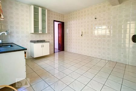 Casa à venda com 167m², 3 quartos e 2 vagas Casa à venda com 167m², 3 quartos e 2 vagasCozinha