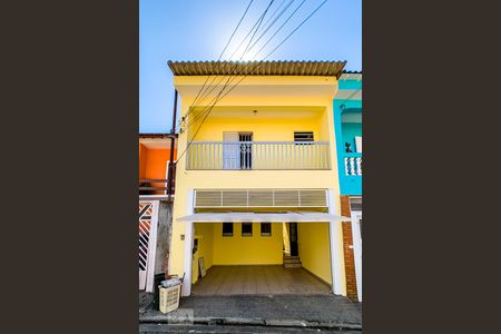 Casa à venda com 167m², 3 quartos e 2 vagas Casa à venda com 167m², 3 quartos e 2 vagasFachada