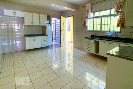 Casa à venda com 167m², 3 quartos e 2 vagas Casa à venda com 167m², 3 quartos e 2 vagasCozinha
