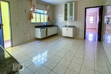 Casa à venda com 167m², 3 quartos e 2 vagas Casa à venda com 167m², 3 quartos e 2 vagasCozinha