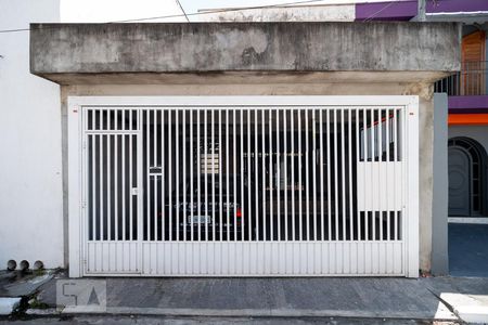 Casa à venda com 120m², 2 quartos e 2 vagas Casa à venda com 120m², 2 quartos e 2 vagasFachada