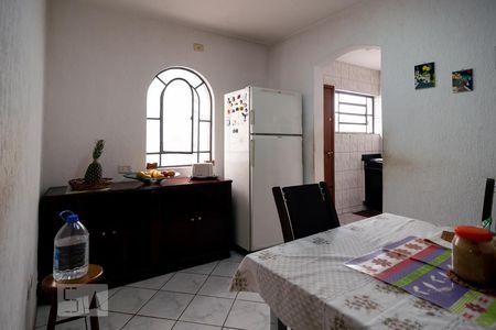 Casa à venda com 120m², 2 quartos e 2 vagas Casa à venda com 120m², 2 quartos e 2 vagasCozinha