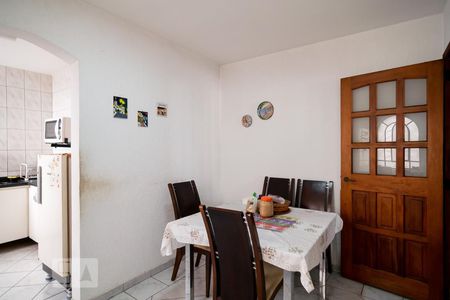 Casa à venda com 120m², 2 quartos e 2 vagas Casa à venda com 120m², 2 quartos e 2 vagasCozinha