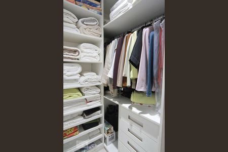 Closet da suíte 2 de casa à venda com 5 quartos, 580m² em Jardim São Bento, São Paulo
