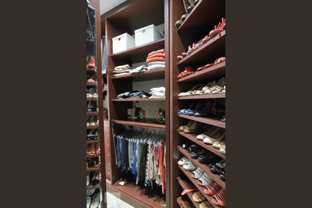 Casa à venda com 580m², 5 quartos e sem vagaCloset 2 - Suíte master