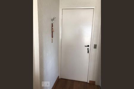 Corredor de apartamento à venda com 3 quartos, 130m² em Vila Madalena, São Paulo
