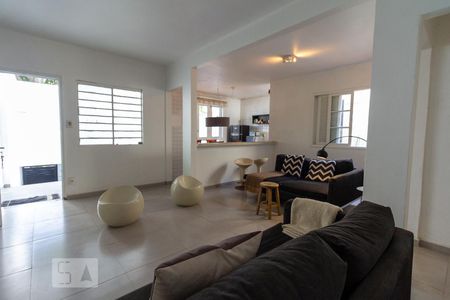 Sala de casa à venda com 2 quartos, 160m² em Conjunto Residencial Butantã, São Paulo