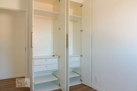 Apartamento à venda com 57m², 2 quartos e 1 vaga Apartamento à venda com 57m², 2 quartos e 1 vagaQuarto - Armários