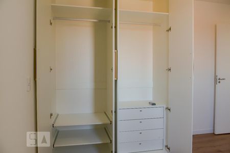 Suíte - Armários de apartamento à venda com 2 quartos, 57m² em Jardim das Cerejeiras, Campinas