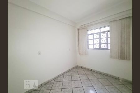 Quarto 02 de apartamento para alugar com 2 quartos, 45m² em Guará Ii, Brasília