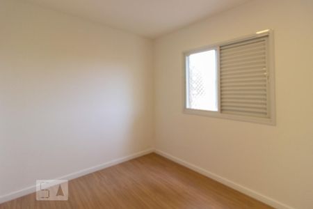 Quarto de apartamento para alugar com 2 quartos, 60m² em Jardim Tupanci, Barueri