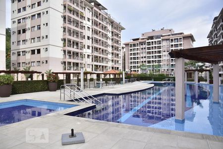 Apartamento para alugar com 70m², 2 quartos e 1 vagaÁrea comum - Piscina