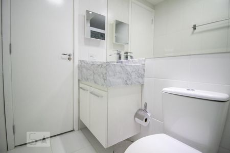 Banheiro de apartamento para alugar com 1 quarto, 33m² em Barra Funda, São Paulo