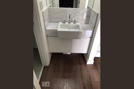 banheiro de kitnet/studio para alugar com 1 quarto, 38m² em Vila Andrade, São Paulo