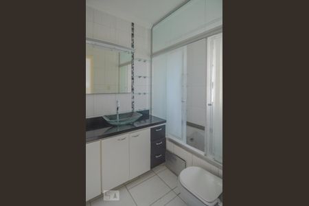 Casa à venda com 400m², 4 quartos e 4 vagasBanheiro da Suíte 2