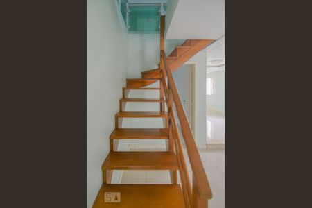 Casa à venda com 400m², 4 quartos e 4 vagasEscada