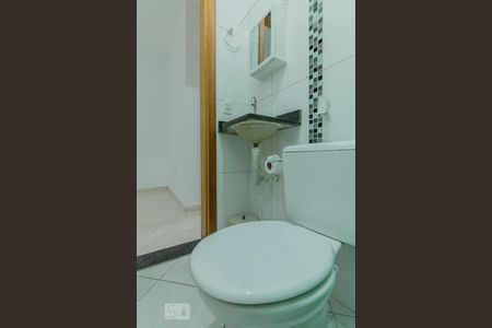 Banheiro de apartamento à venda com 2 quartos, 56m² em Jardim das Maravilhas, Santo André