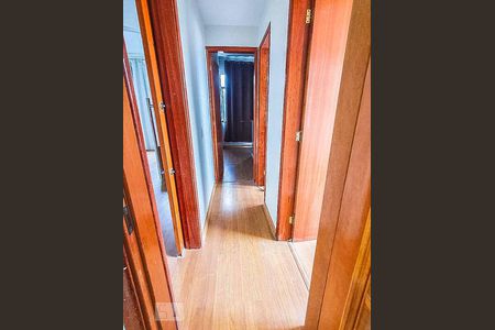 Corredor de apartamento para alugar com 2 quartos, 56m² em Pitangueiras, Rio de Janeiro