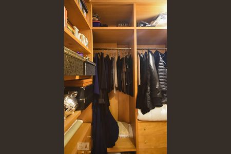 Apartamento à venda com 110m², 2 quartos e 2 vagasArmário da Suíte 2