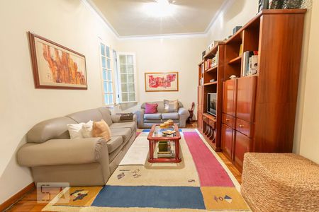 Sala de TV de casa à venda com 3 quartos, 210m² em Água Branca, São Paulo