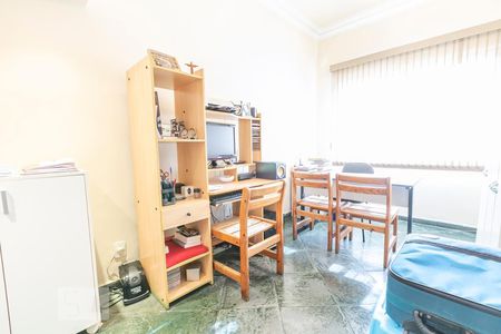 Casa à venda com 210m², 3 quartos e 2 vagasEscritório