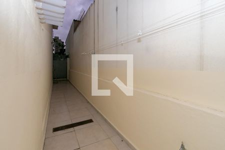 Casa para alugar com 150m², 2 quartos e 2 vagasCorredor Lateral