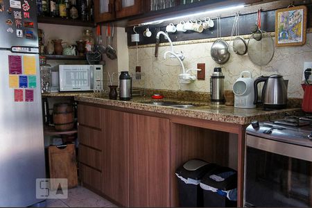 Cozinha de casa à venda com 4 quartos, 160m² em Teresópolis, Porto Alegre