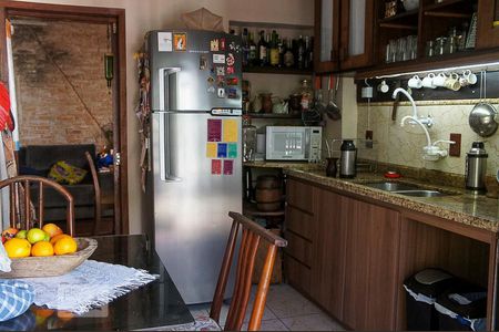 Cozinha de casa à venda com 4 quartos, 160m² em Teresópolis, Porto Alegre