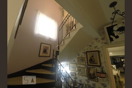 Escada de Casa com 4 quartos, 135m² Vila Santa Clara