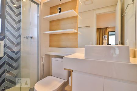 Banheiro de kitnet/studio para alugar com 1 quarto, 40m² em Sumarezinho, São Paulo