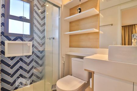 Banheiro de kitnet/studio para alugar com 1 quarto, 40m² em Sumarezinho, São Paulo