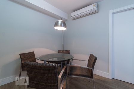 Sala de apartamento para alugar com 1 quarto, 56m² em Petrópolis, Porto Alegre